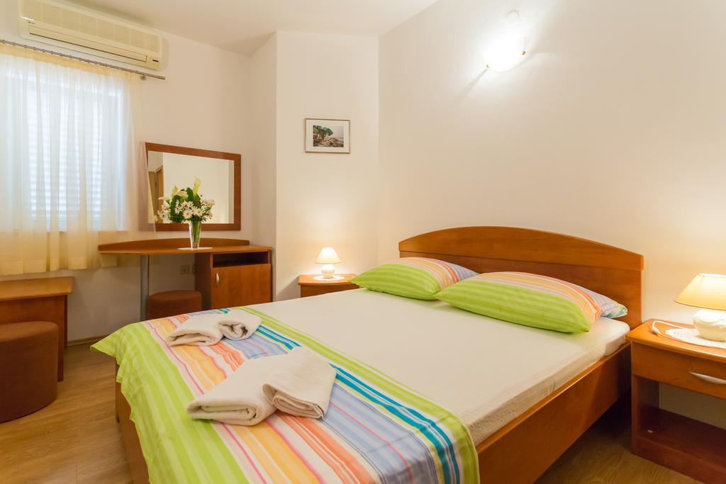 Apartments Slavica Pomena Bagian luar foto